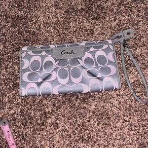 Like new coach clutch